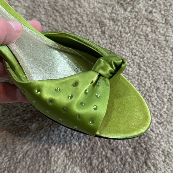UNLISTED Chartreuse Sandals 7 - Picture 2 of 6